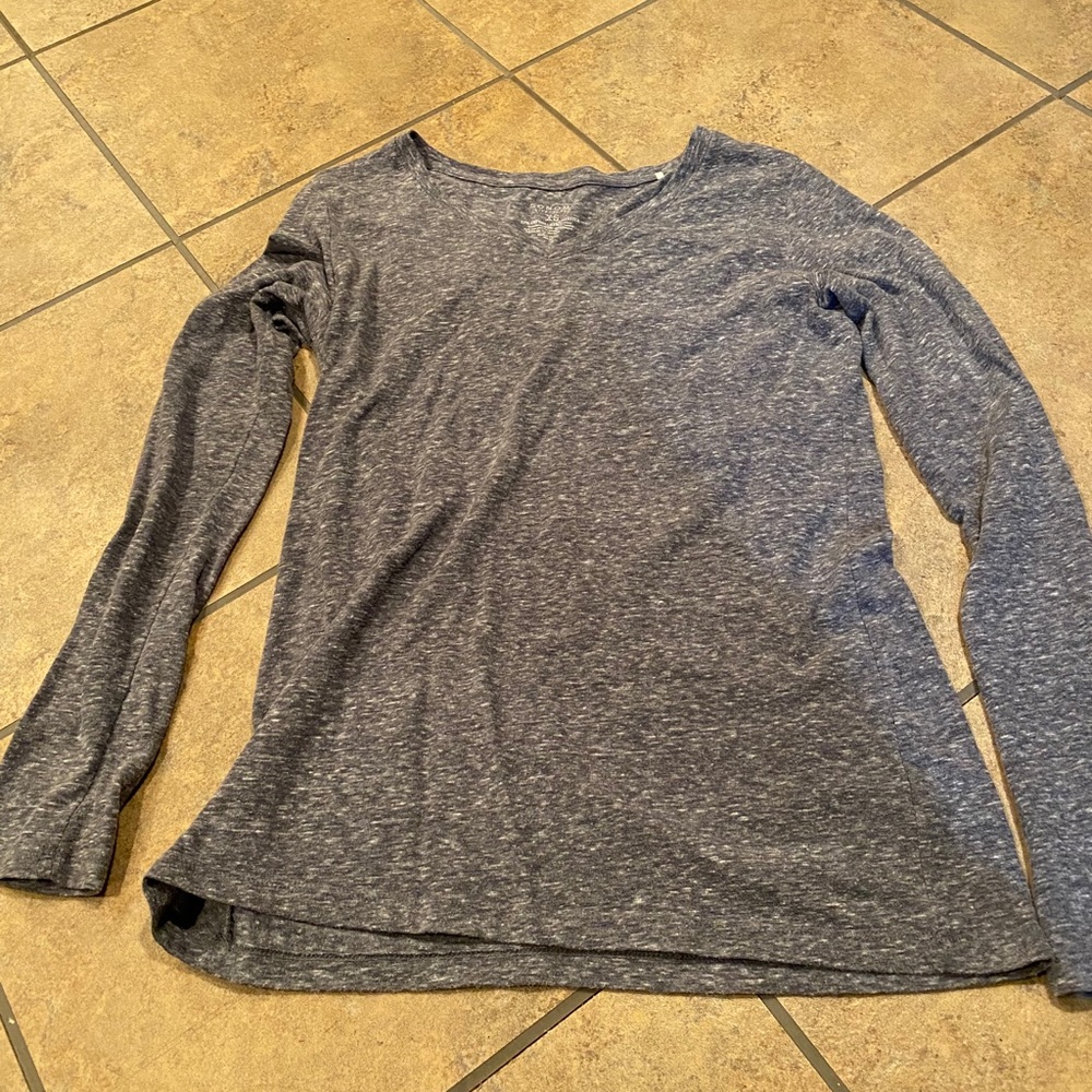 Gray long sleeve T-shirt